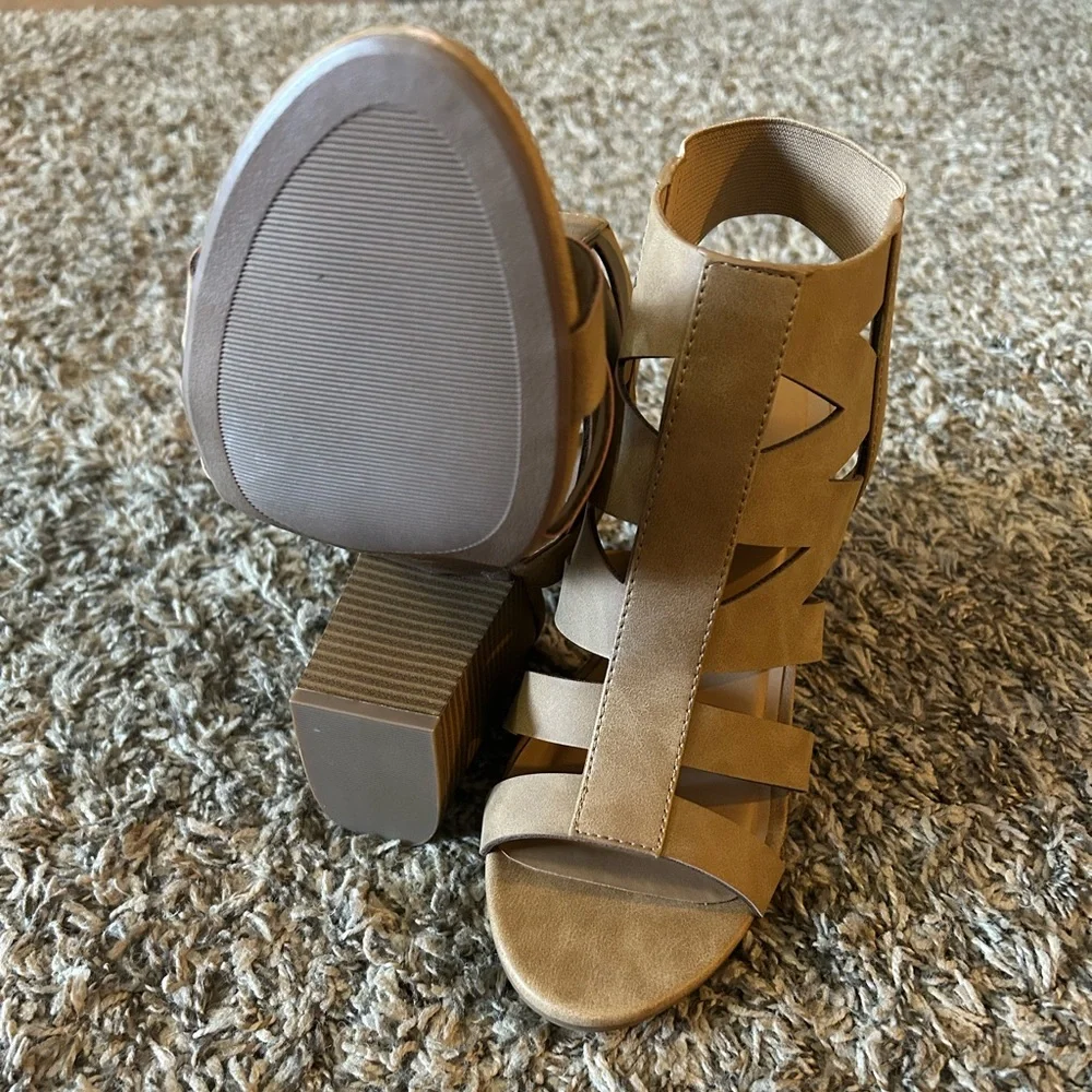 Tan Heels - Picture 3 of 5